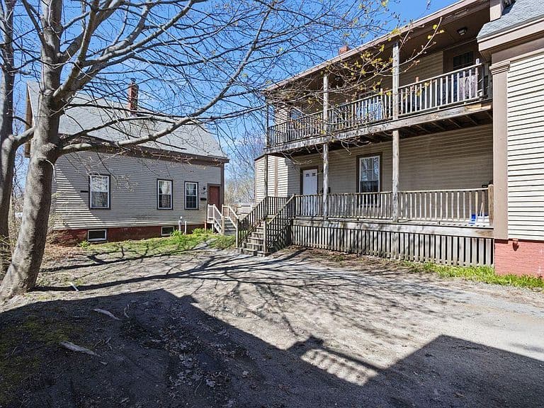 Listing photo 4