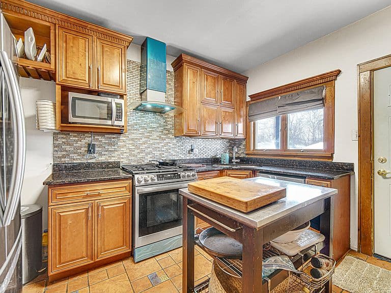 Listing photo 5