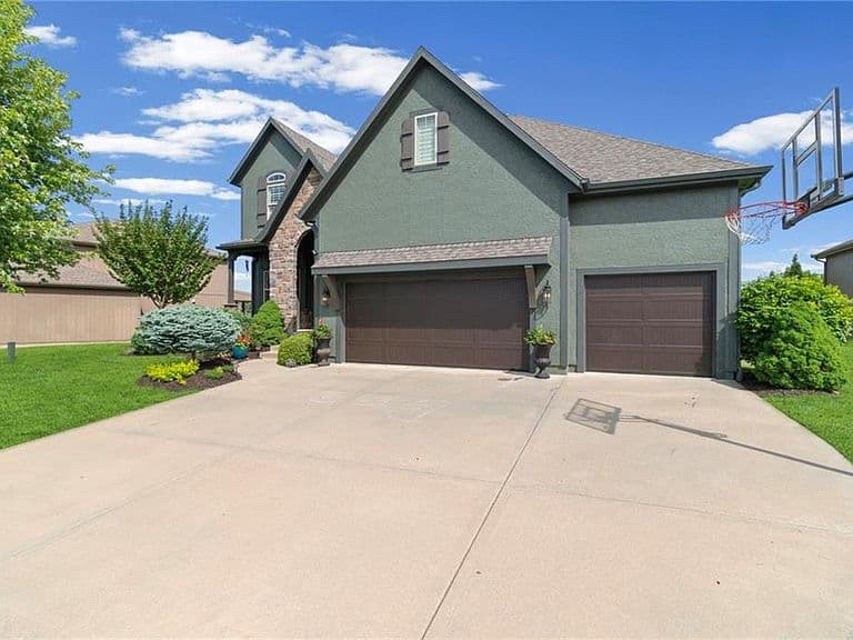 Listing photo 3