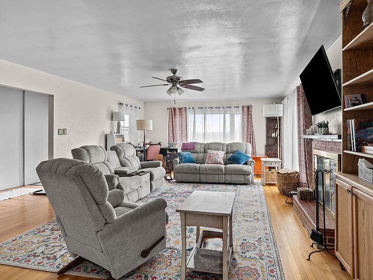 Listing photo 4