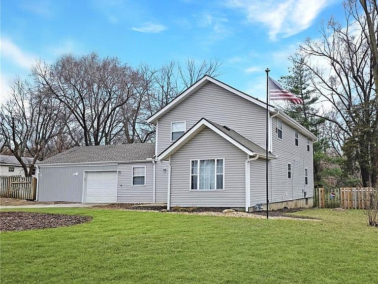 Listing photo 2