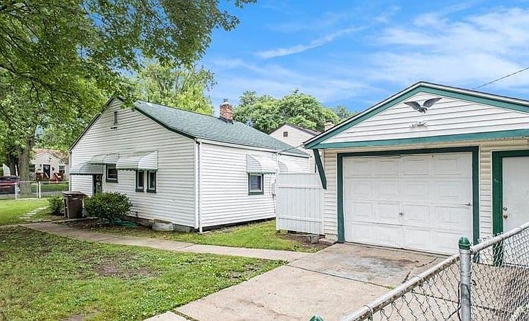 Listing photo 2