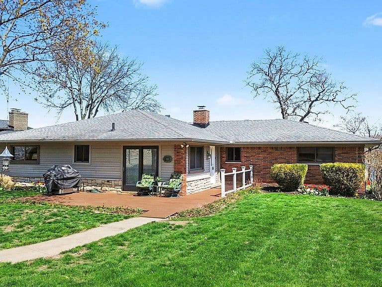 Listing photo 3