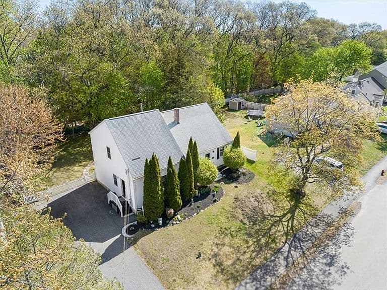 Listing photo 3