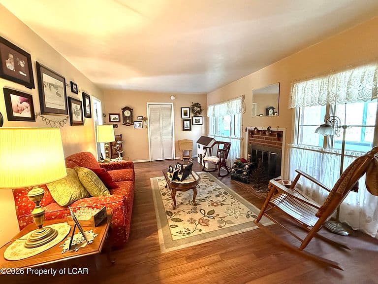 Listing photo 3
