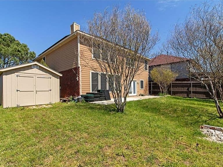 Listing photo 3