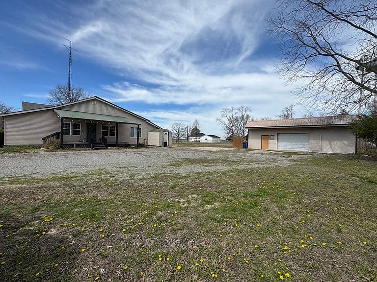 Listing photo 4