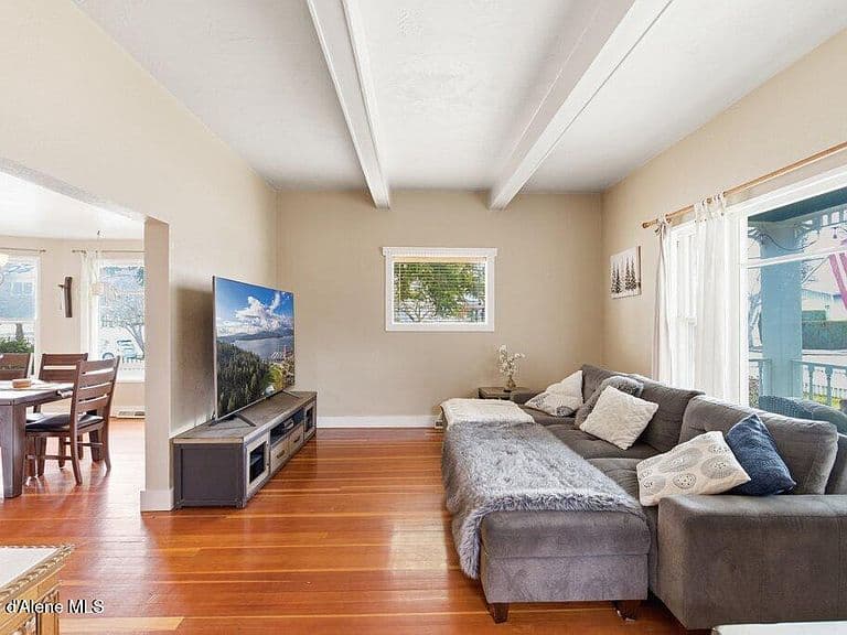 Listing photo 5