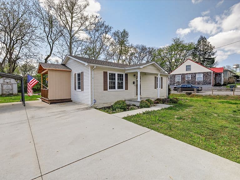 Listing photo 4