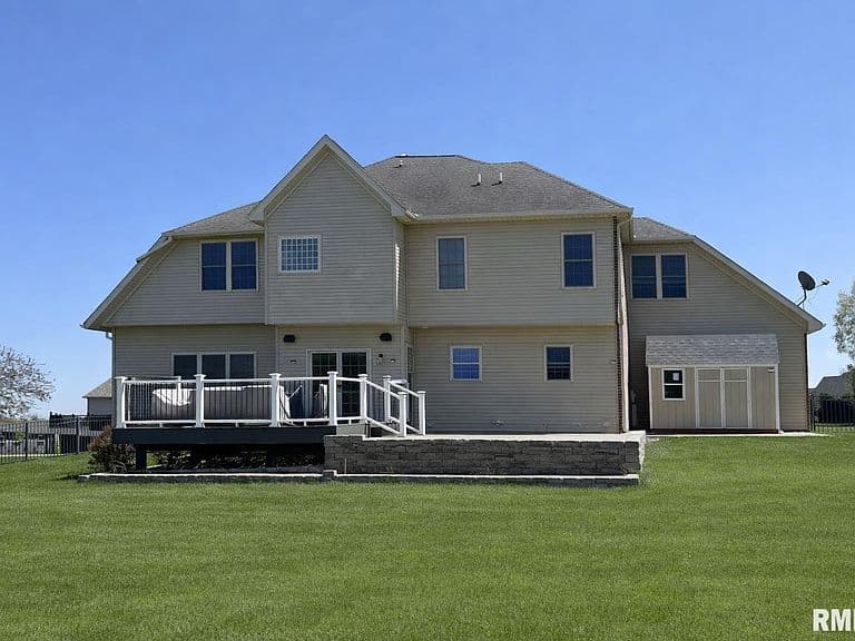 Listing photo 2