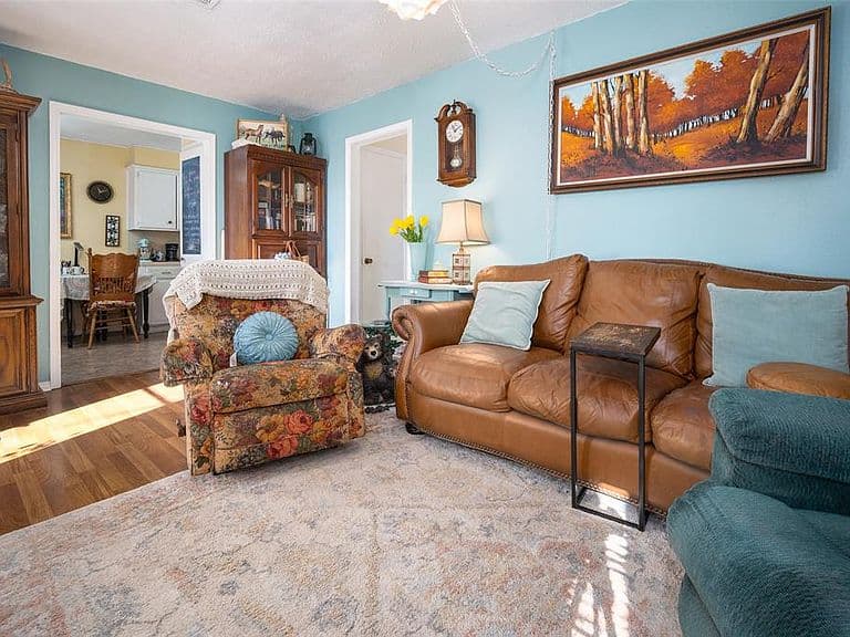 Listing photo 5