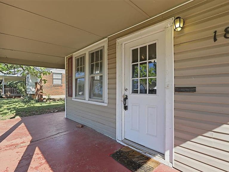Listing photo 2