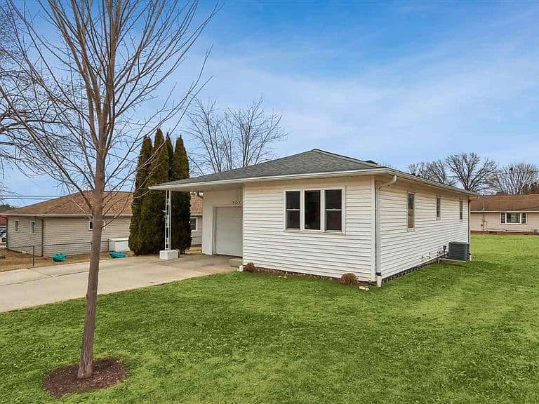 Listing photo 2