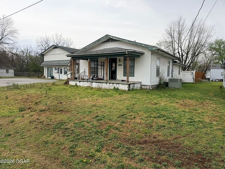 Listing photo 3