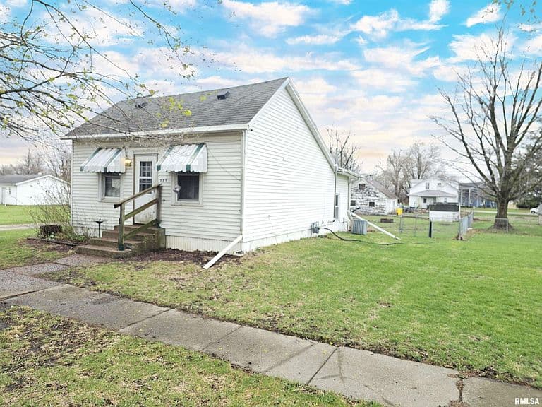 Listing photo 2