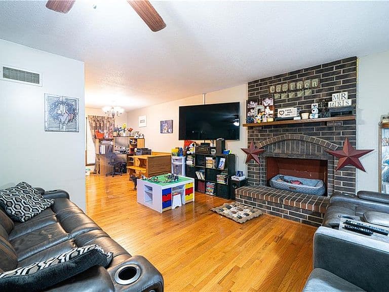 Listing photo 5