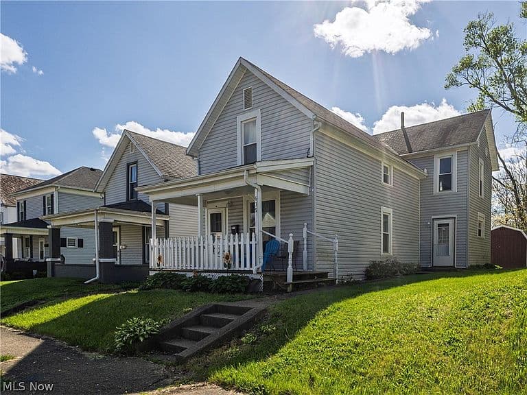 Listing photo 2