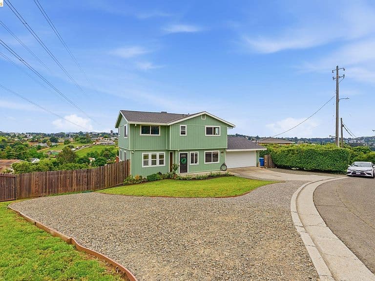 Listing photo 3