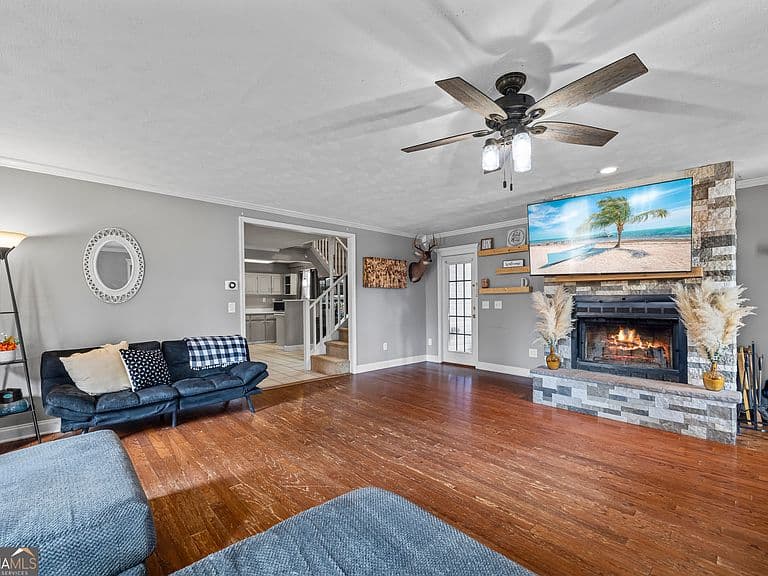 Listing photo 3