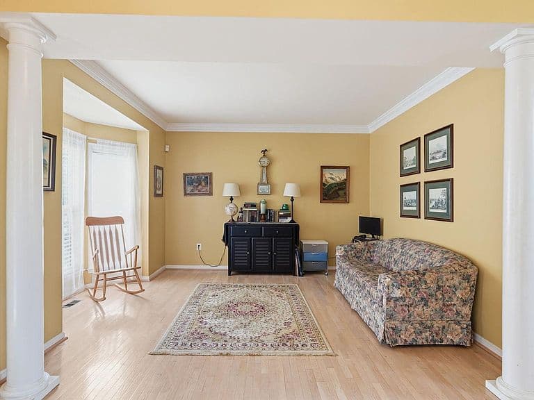 Listing photo 2
