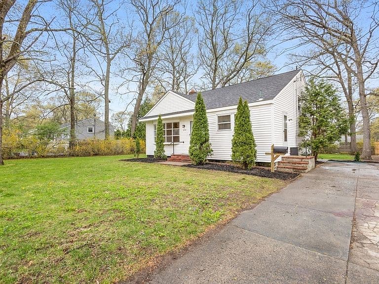Listing photo 2