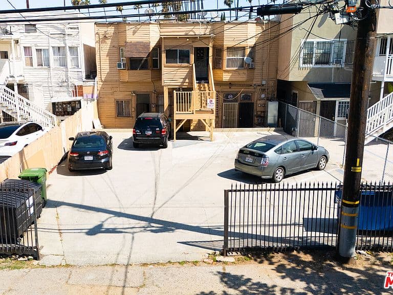 Listing photo 5