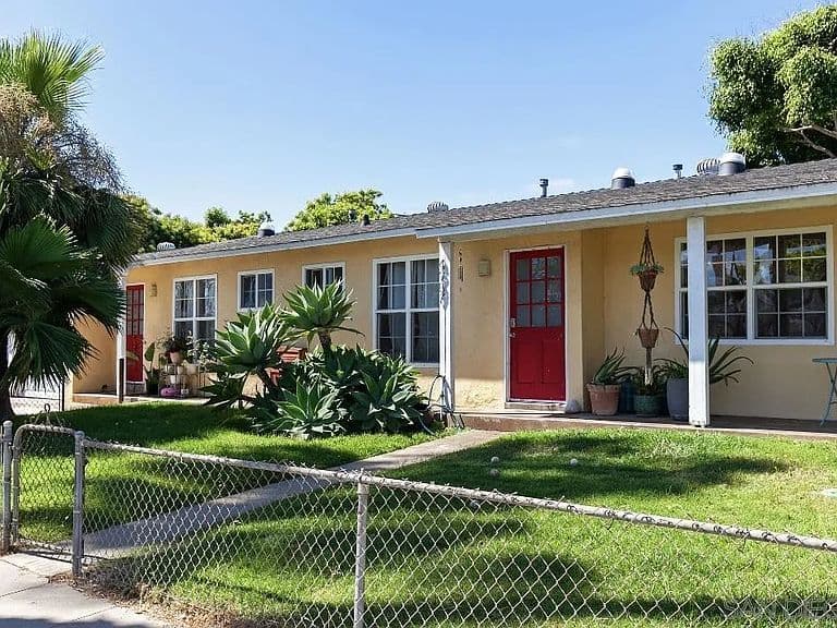 Listing photo 3