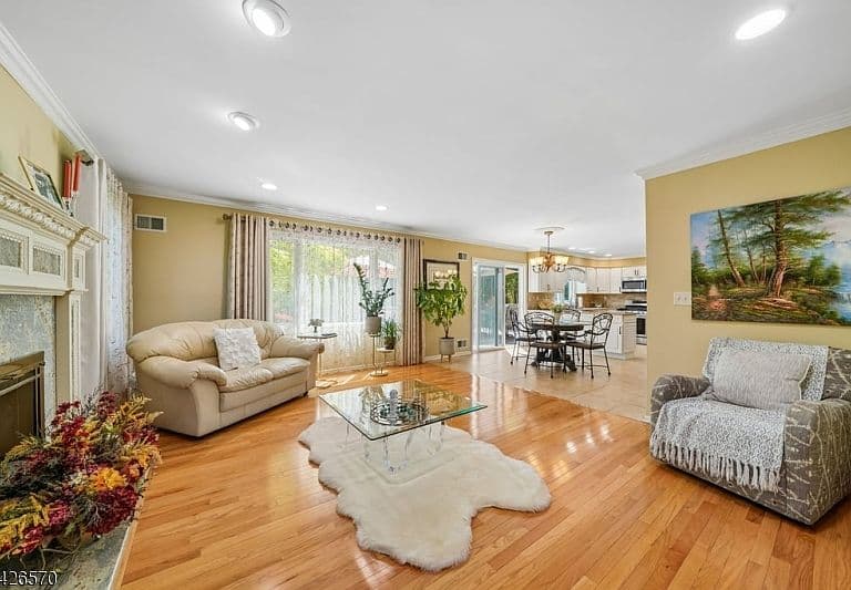 Listing photo 5