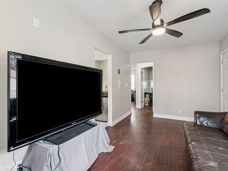 Listing photo 5