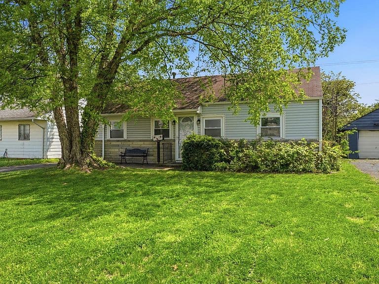 Listing photo 2