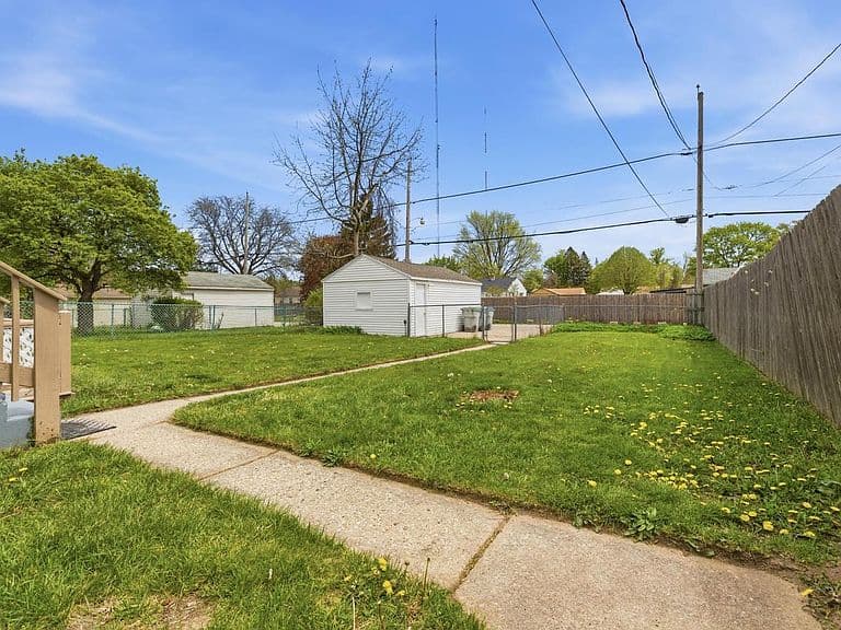 Listing photo 4
