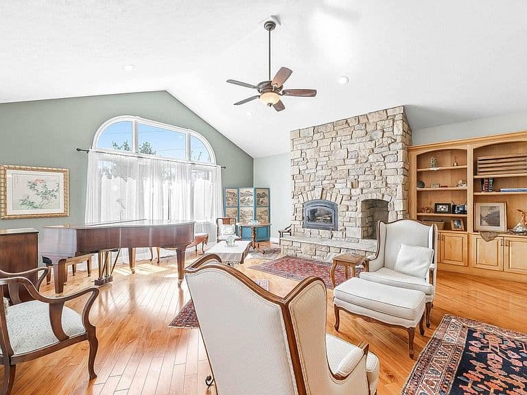 Listing photo 5