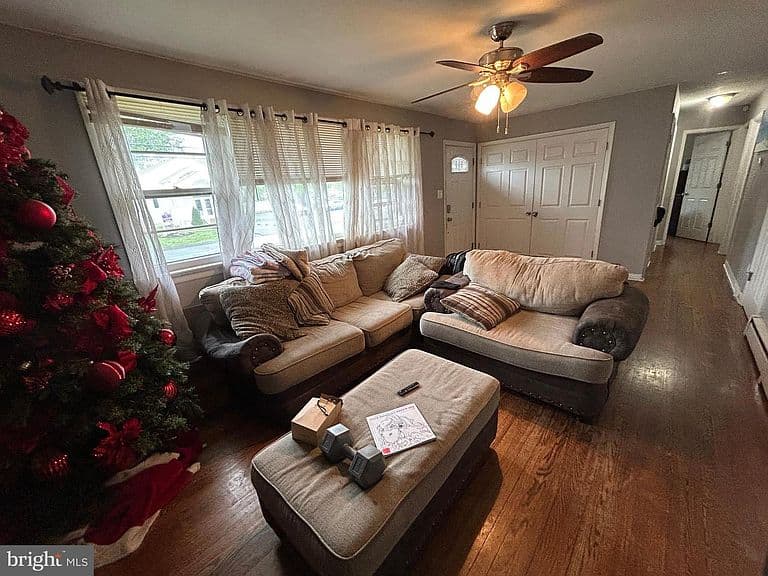 Listing photo 3