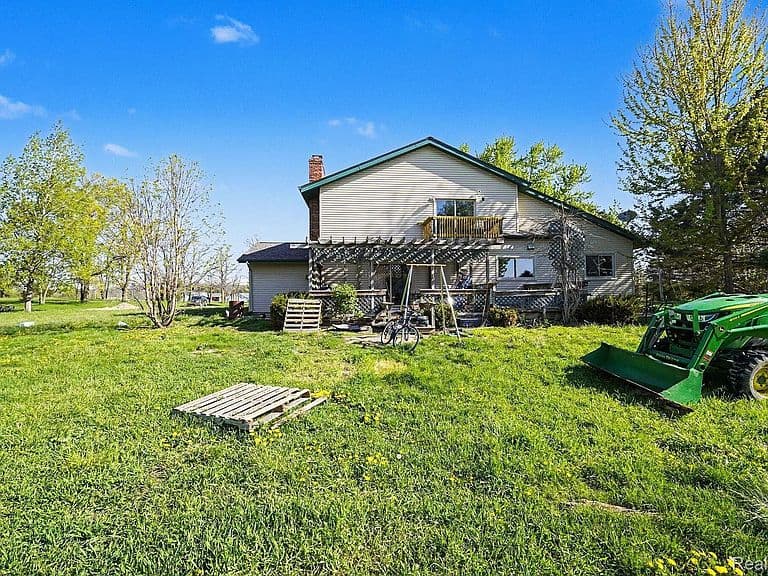 Listing photo 5
