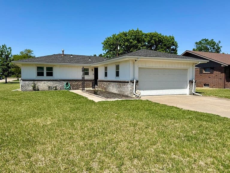 Listing photo 3