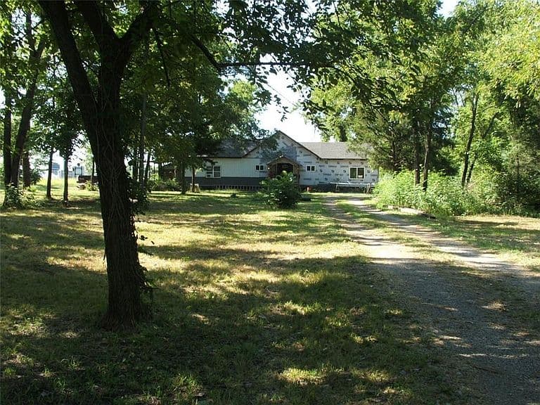 Listing photo 5