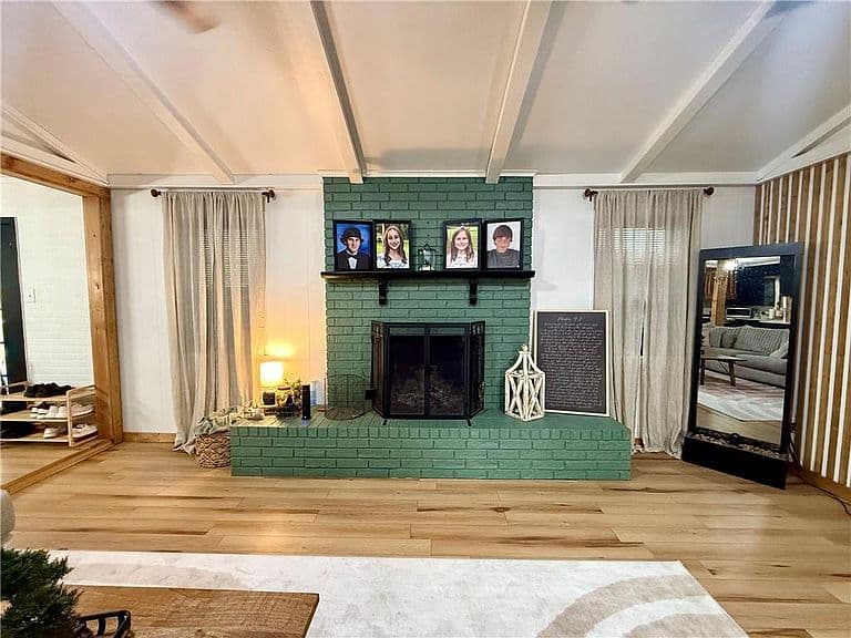 Listing photo 4