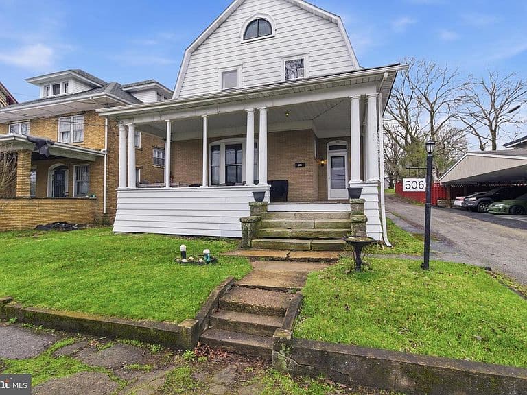 Listing photo 3