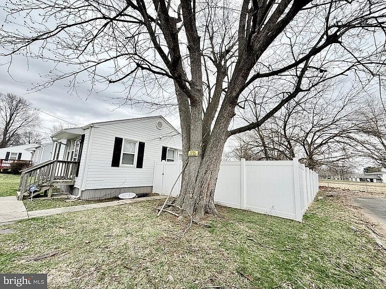 Listing photo 4