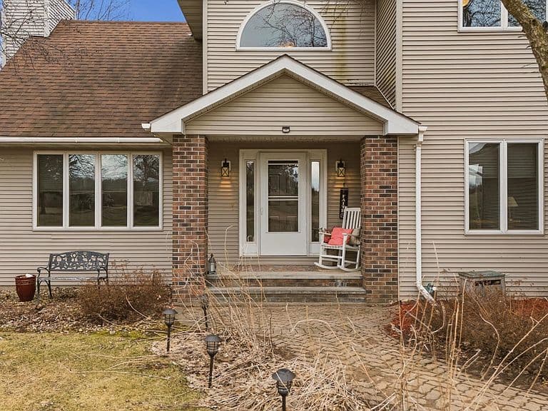 Listing photo 3