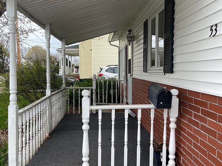 Listing photo 3