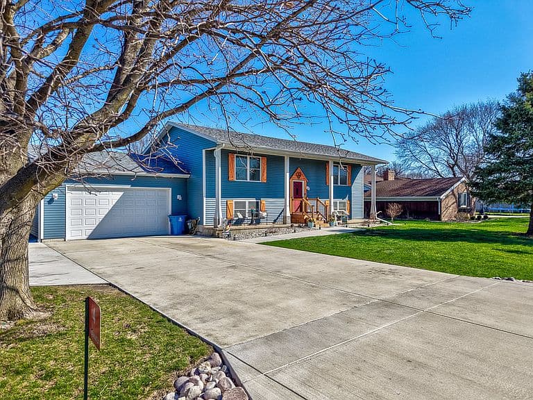 Listing photo 2