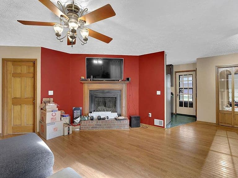 Listing photo 4