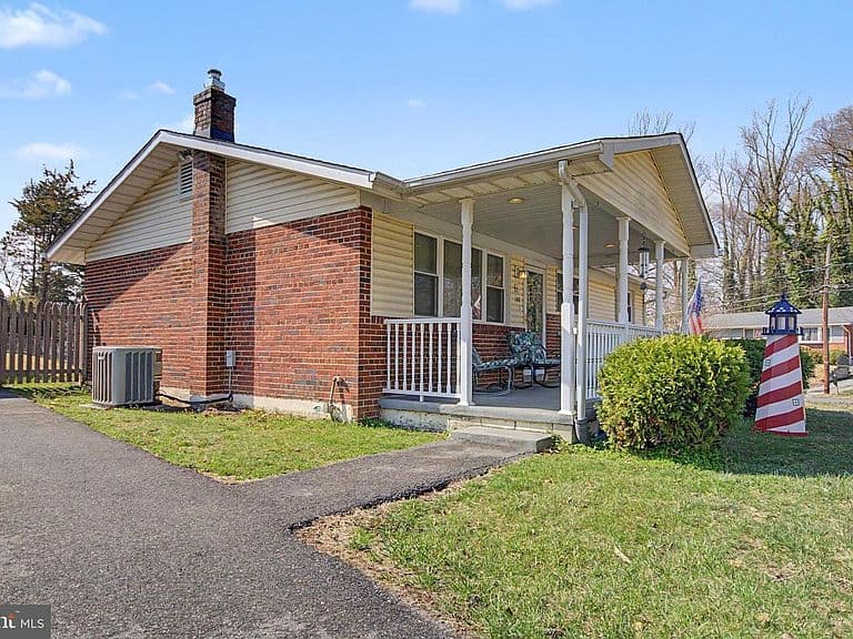 Listing photo 5