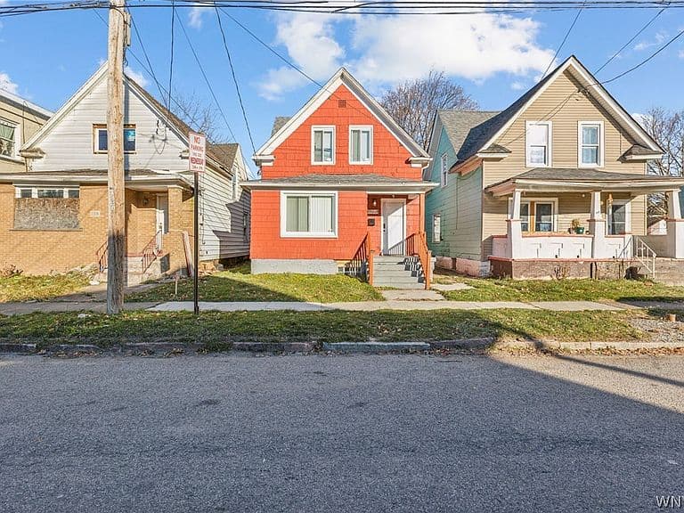 Listing photo 2