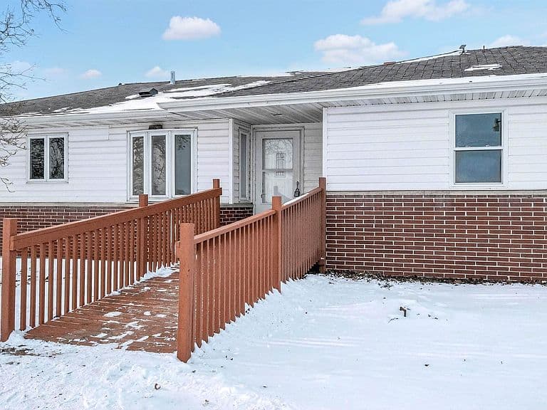 Listing photo 2