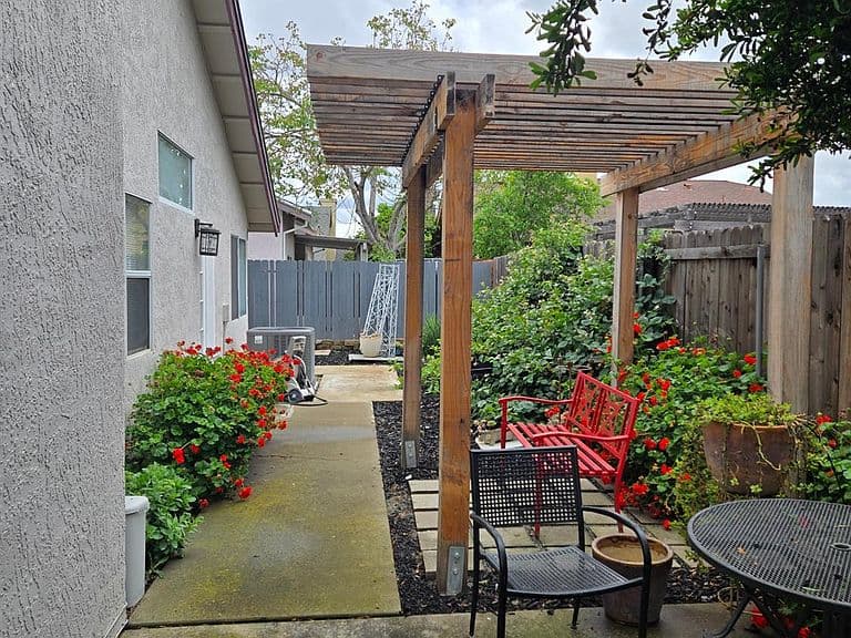 Listing photo 4