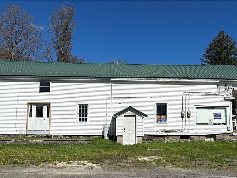 Listing photo 2