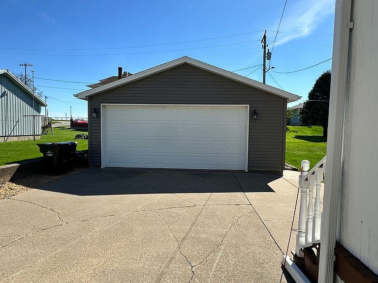 Listing photo 5