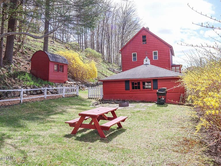Listing photo 5